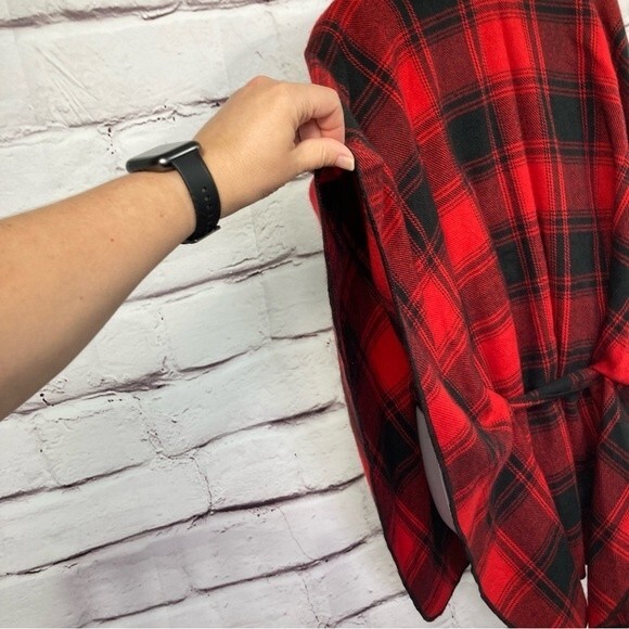 Cato Cape OS Red + Black Oversized Tartan Plaid Cape Acrylic Ties at Waist Warm - Picture 6 of 8